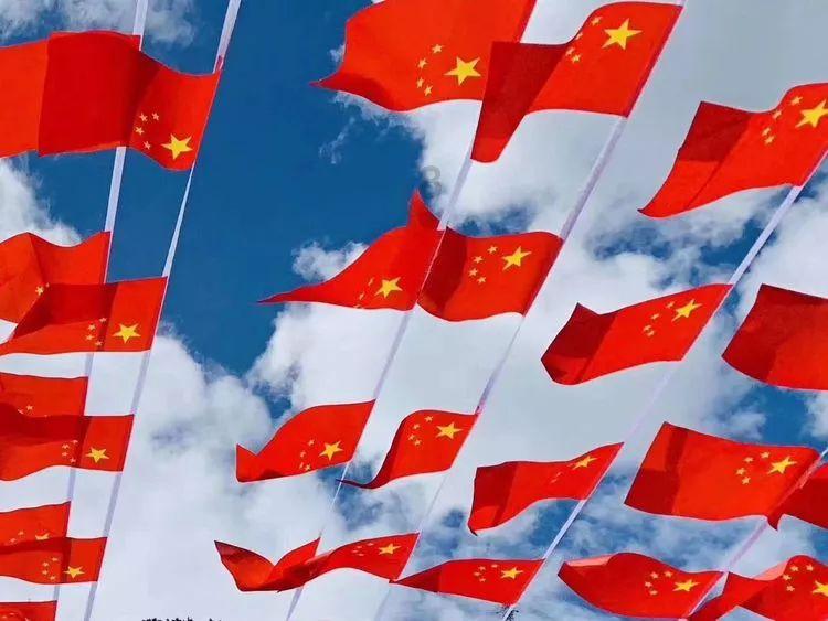 高端纯电大PK！极狐阿尔法S/T森林版PRO升级不加价 实力碾压对手